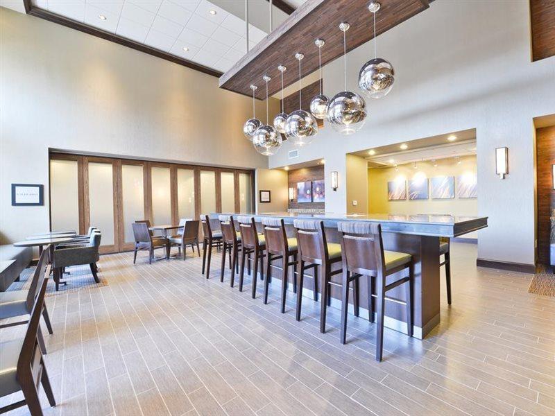 Hampton Inn & Suites Greensboro/Coliseum Area Buitenkant foto