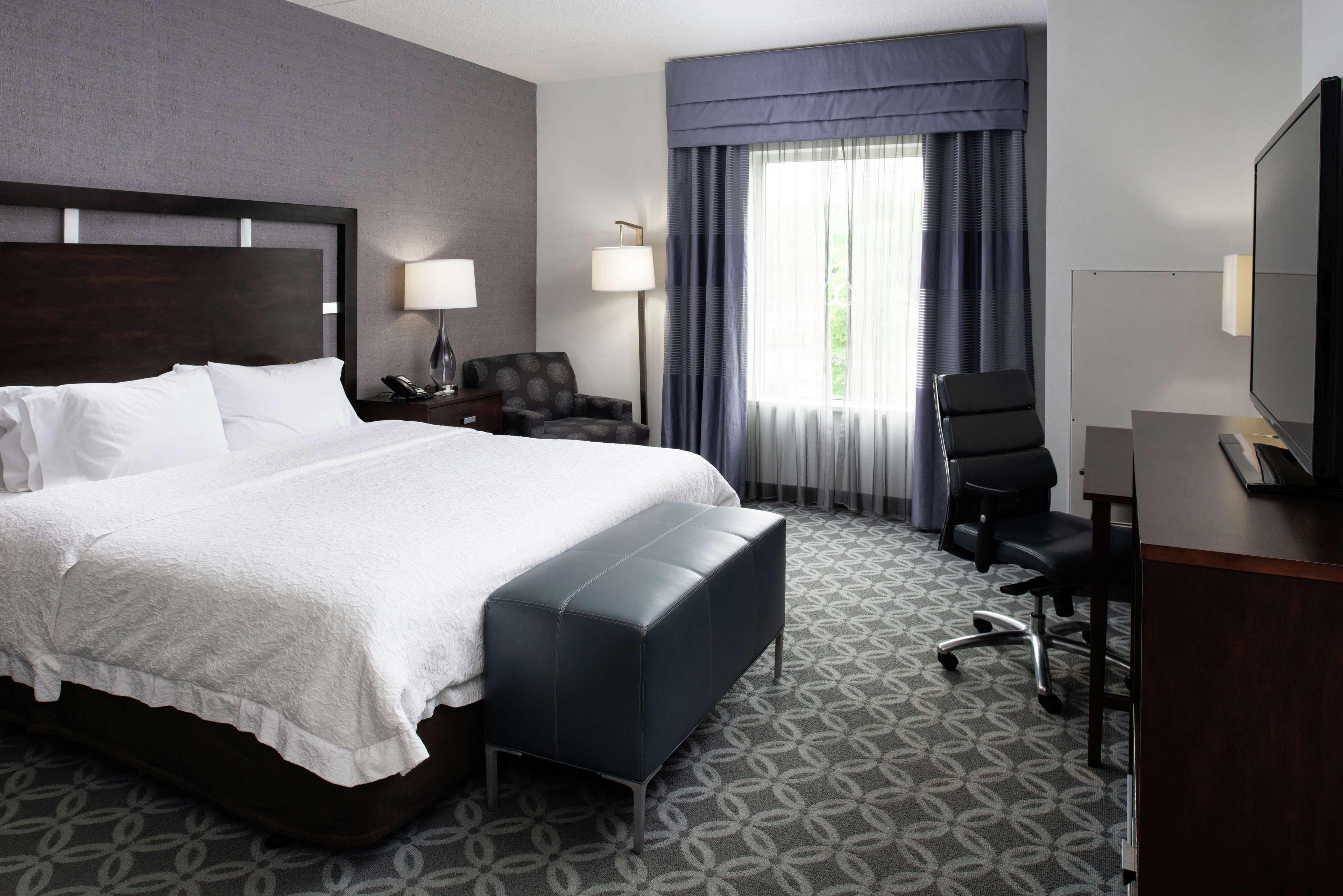 Hampton Inn & Suites Greensboro/Coliseum Area Buitenkant foto
