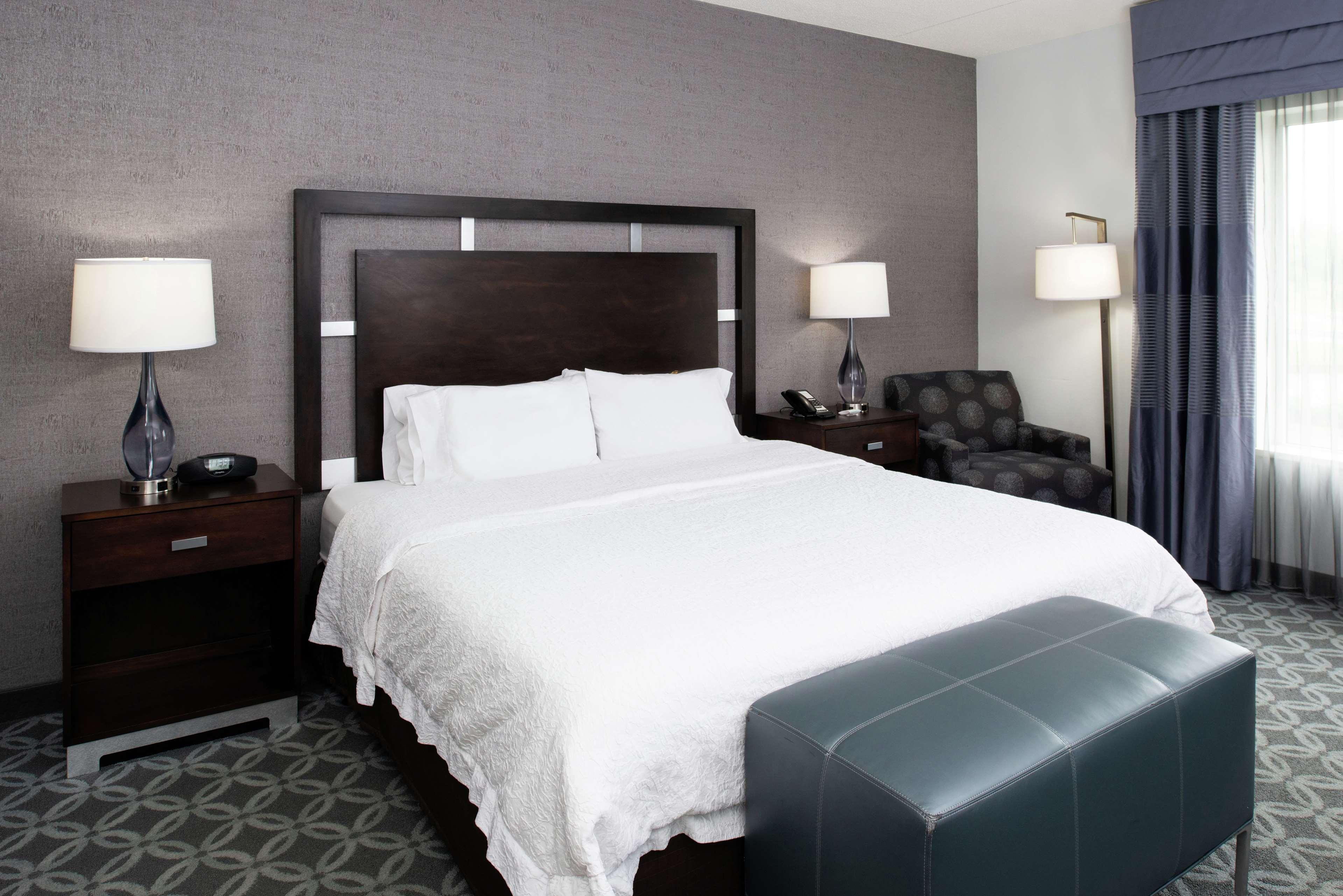 Hampton Inn & Suites Greensboro/Coliseum Area Buitenkant foto