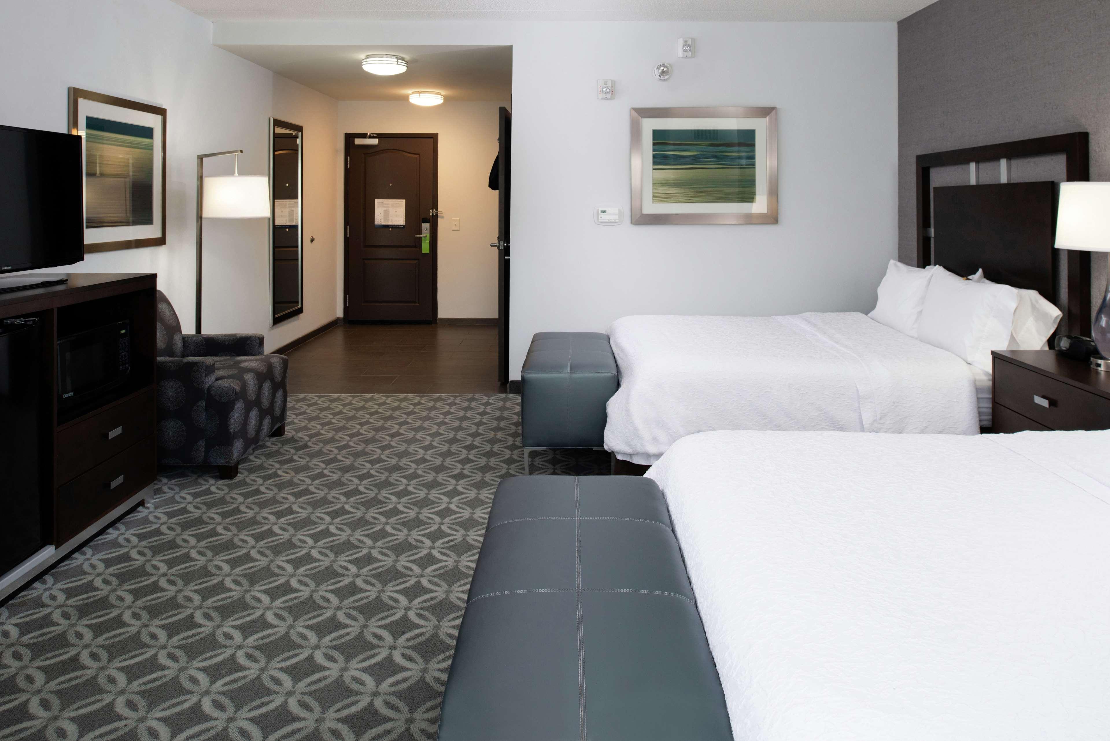 Hampton Inn & Suites Greensboro/Coliseum Area Buitenkant foto