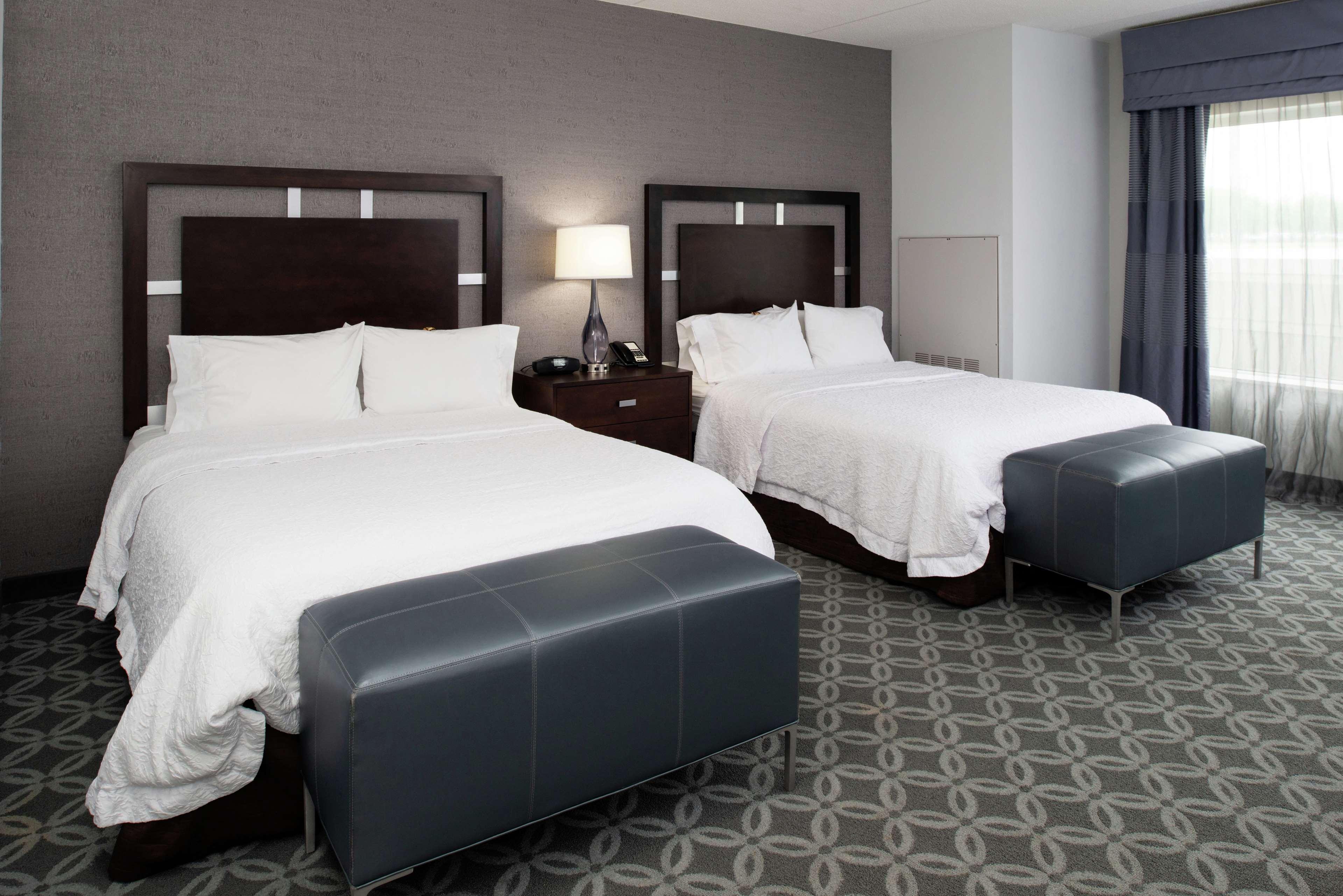 Hampton Inn & Suites Greensboro/Coliseum Area Buitenkant foto