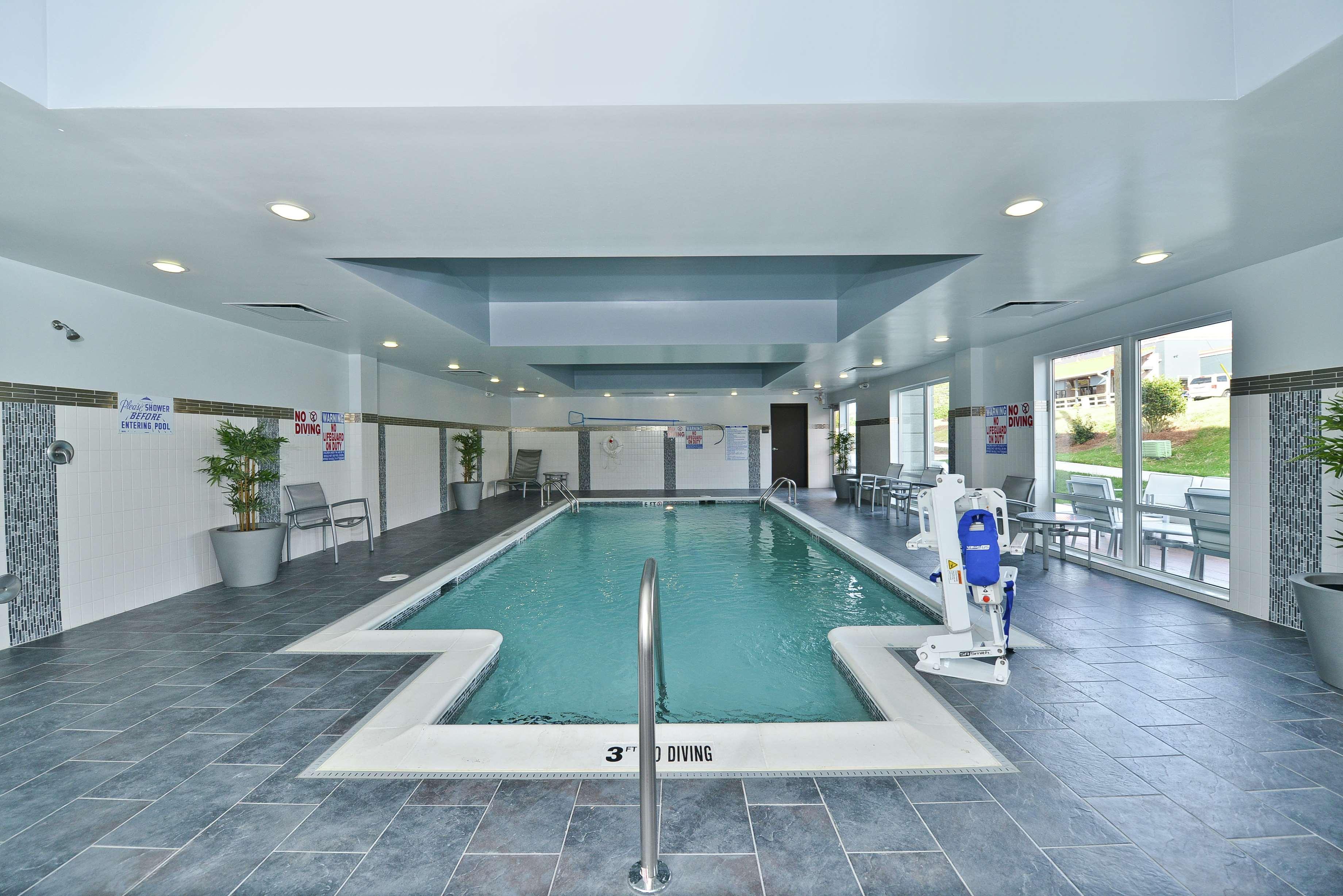 Hampton Inn & Suites Greensboro/Coliseum Area Buitenkant foto