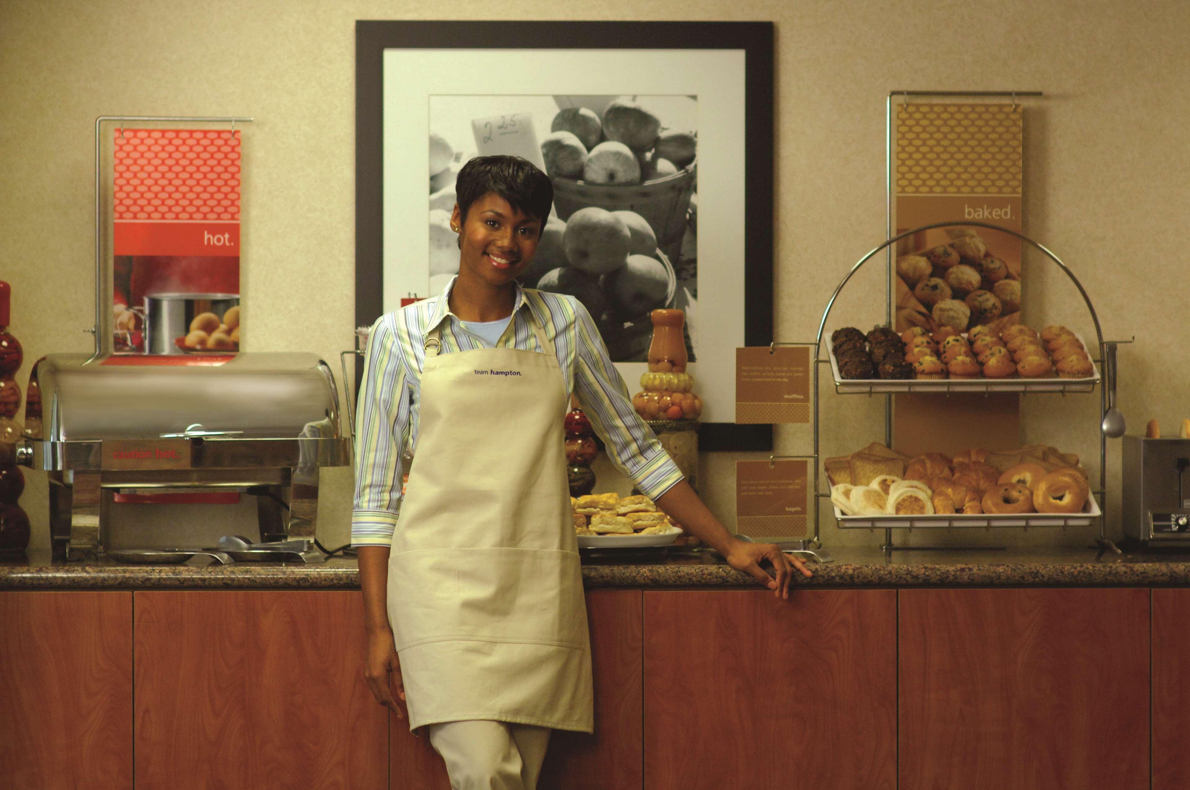 Hampton Inn & Suites Greensboro/Coliseum Area Restaurant foto