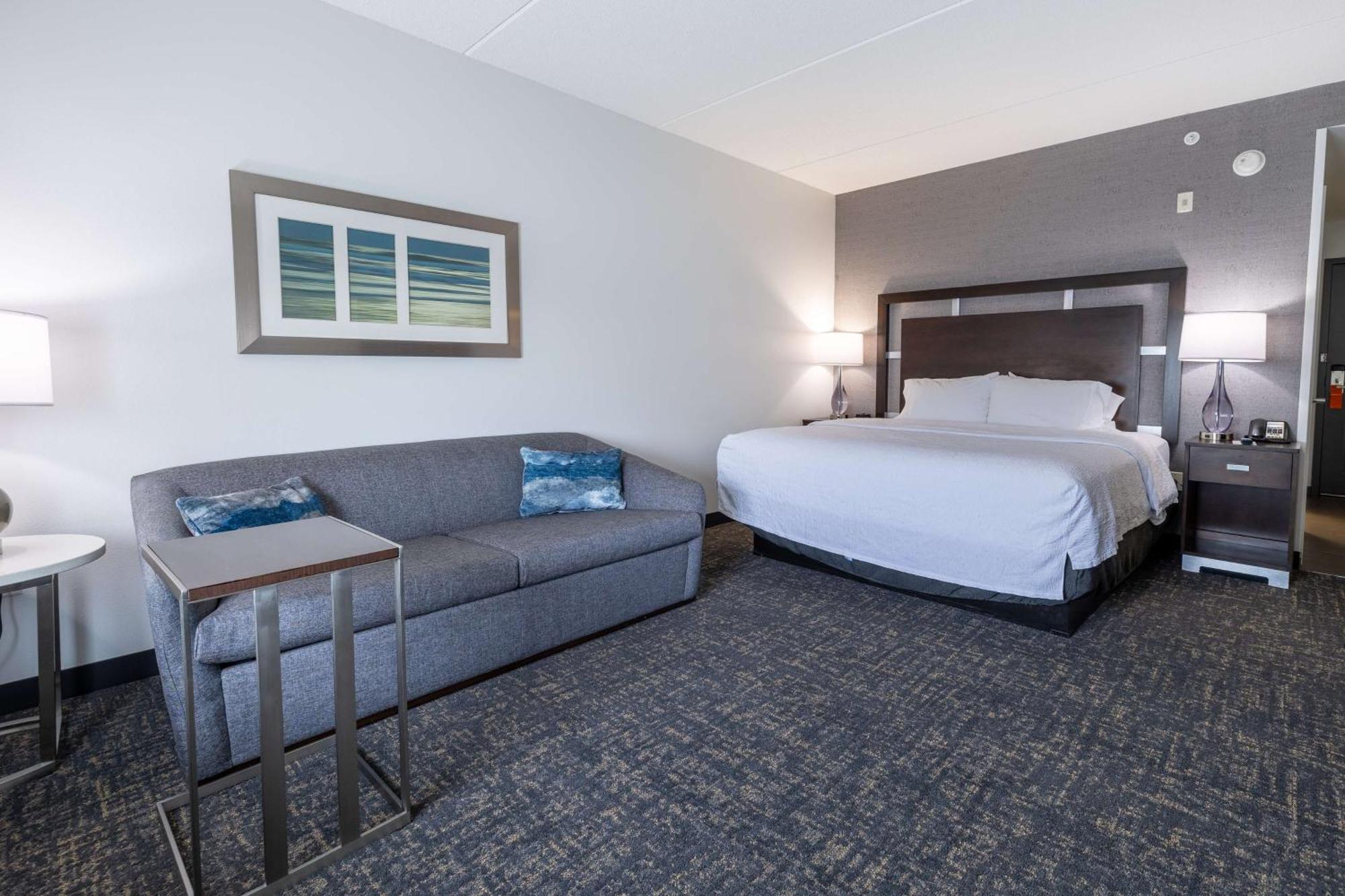 Hampton Inn & Suites Greensboro/Coliseum Area Buitenkant foto