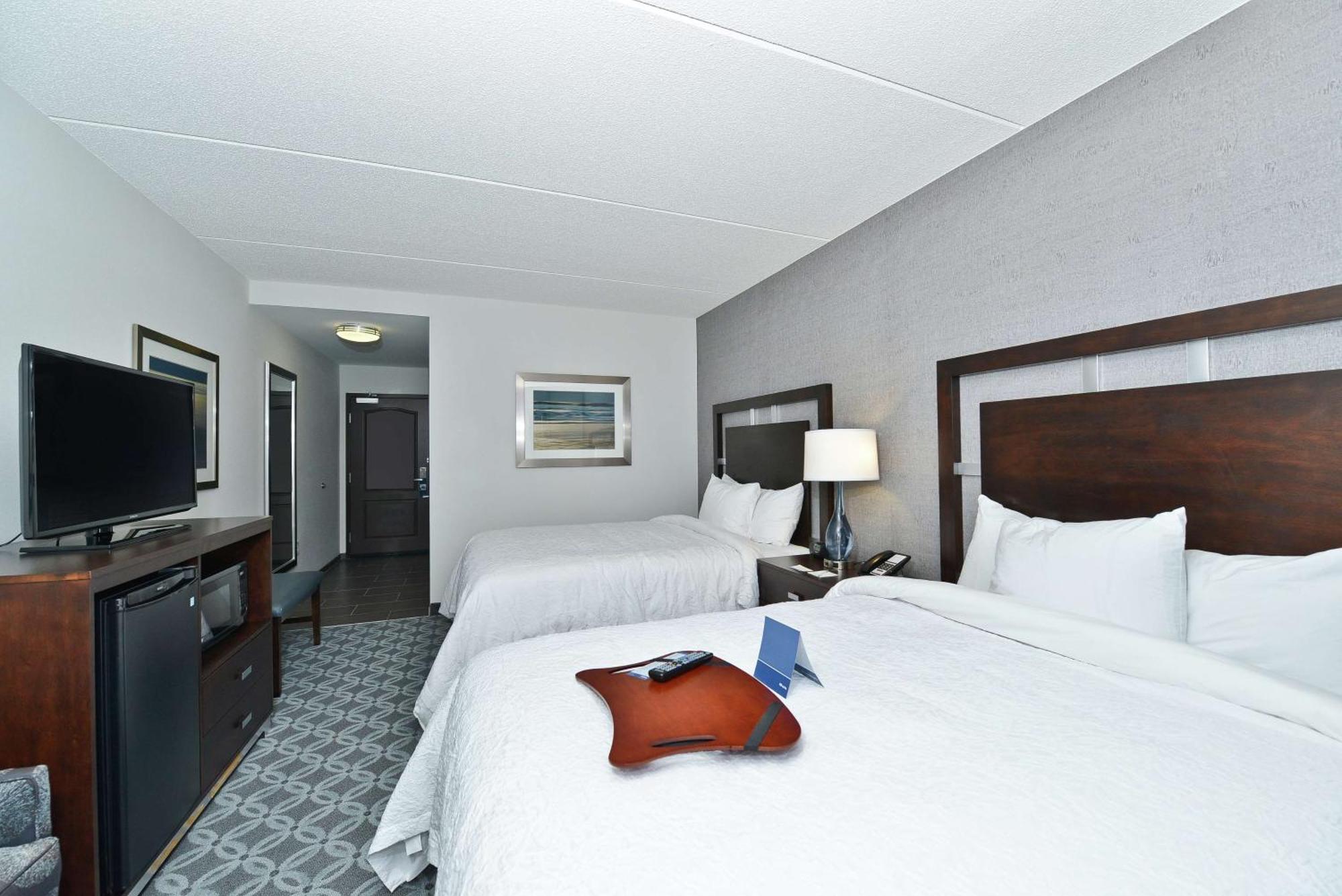 Hampton Inn & Suites Greensboro/Coliseum Area Buitenkant foto