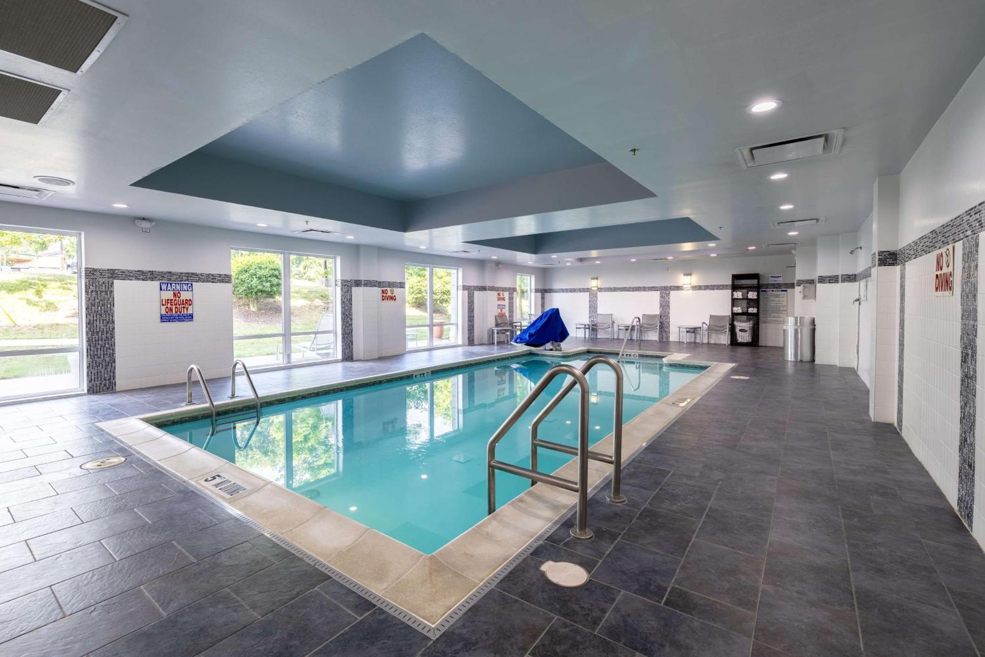 Hampton Inn & Suites Greensboro/Coliseum Area Buitenkant foto