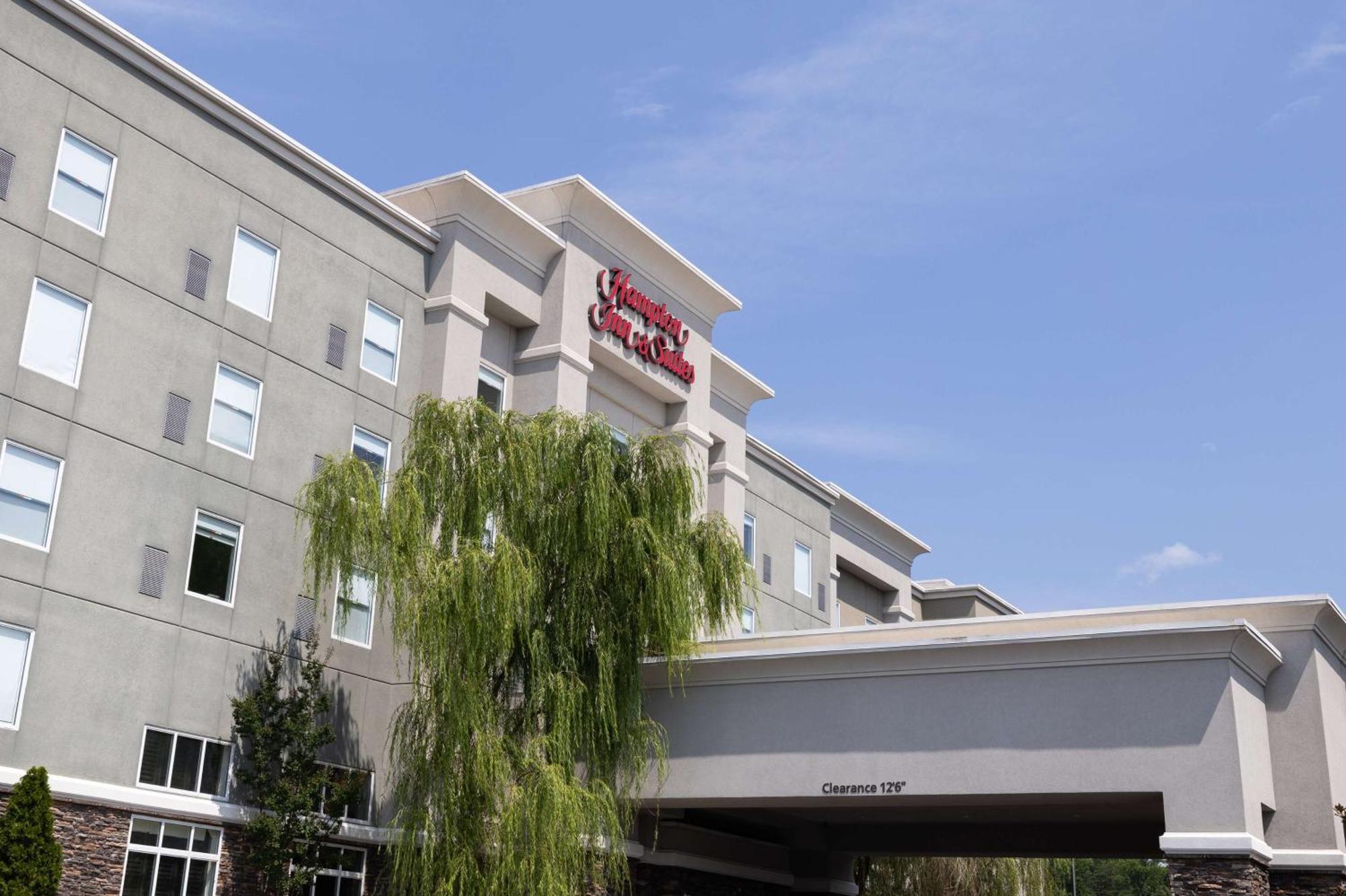 Hampton Inn & Suites Greensboro/Coliseum Area Buitenkant foto