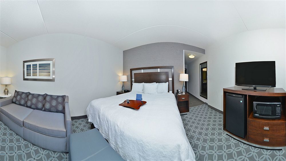 Hampton Inn & Suites Greensboro/Coliseum Area Buitenkant foto